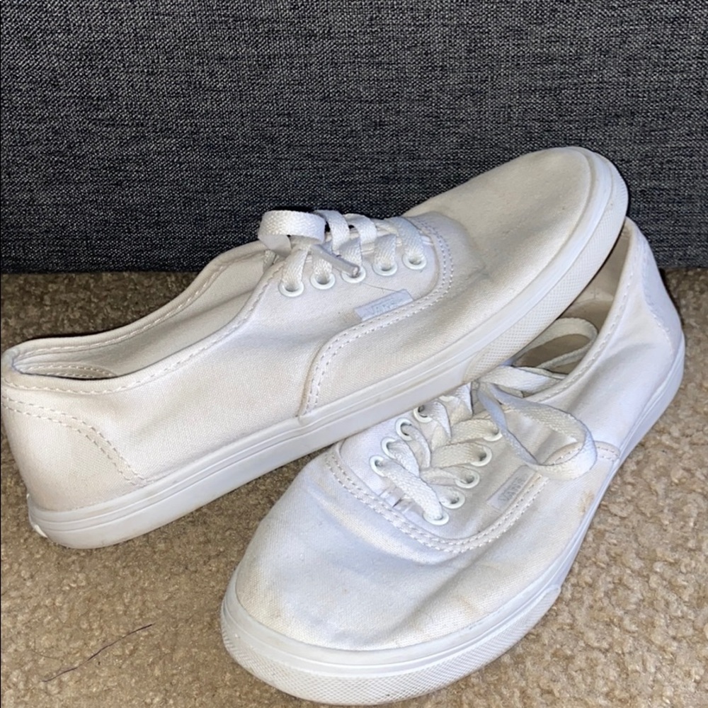 WHITE VANS